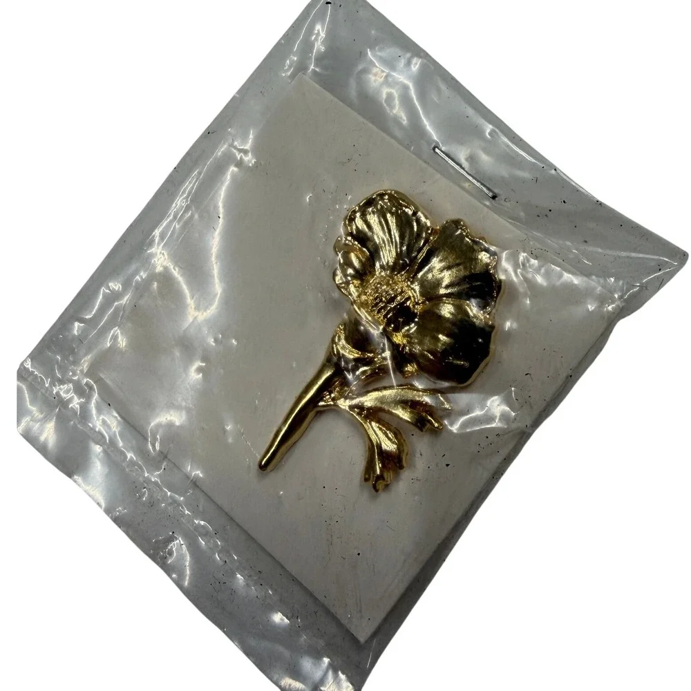 Vintage Gold Tone Flower Brooch Pin Floral Botanical Lapel Accessory